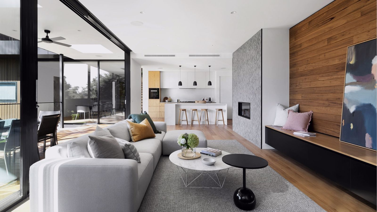 Bright modern room, works on every device